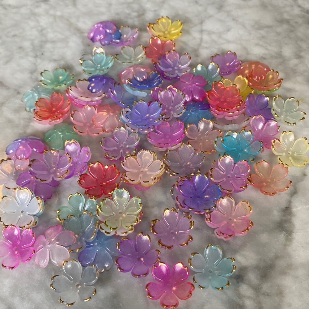 Flower: Acrylic gold edge Bead Cap 18mm (90-100 bag)